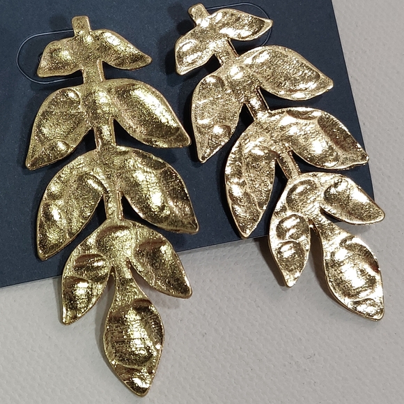 CRAVE GOLD TONE FERN LEAF EARRINGS - Picture 4 of 5
